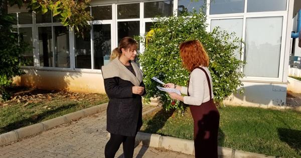 Doğu Akdeniz Üniversitesi (DAÜ) Dr. Fazıl Küçük Tıp Fakültesi öğrencileri antibiyotik farkındalık haftası nedeniyle broşür dağıttı